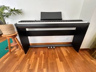 Piano Casio Privia con mueble de madera