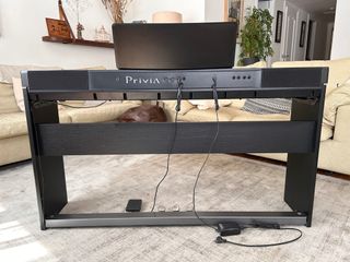 Piano Casio Privia con mueble de madera