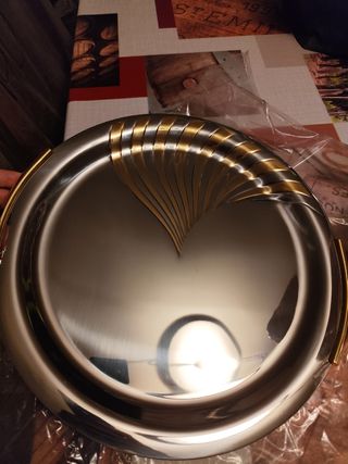 Vassoio in acciaio con decoro oro