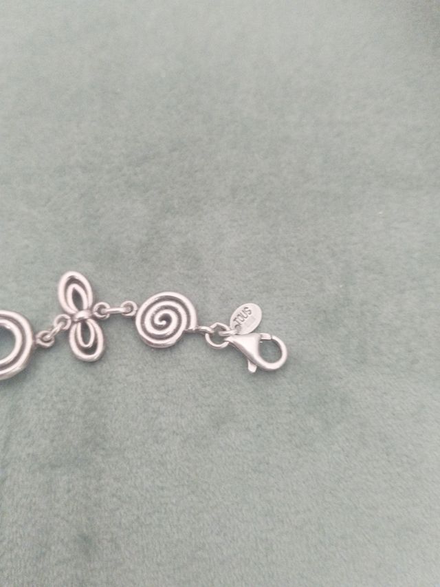 Pulsera de plata con diseño de espirales
