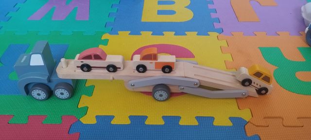 Camión de Madera Nenittos con Coches