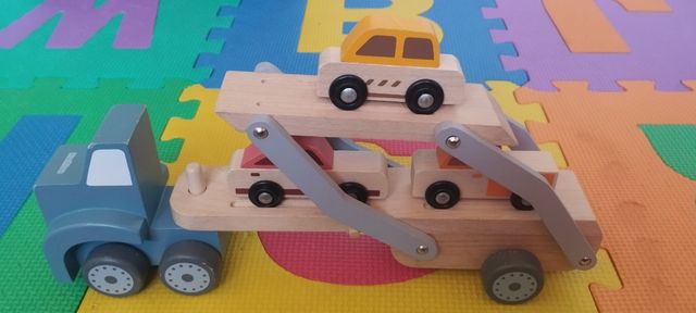 Camión de Madera Nenittos con Coches