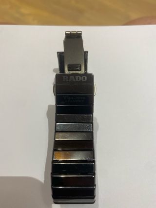 reloj de mujer marca RADO
de titanio