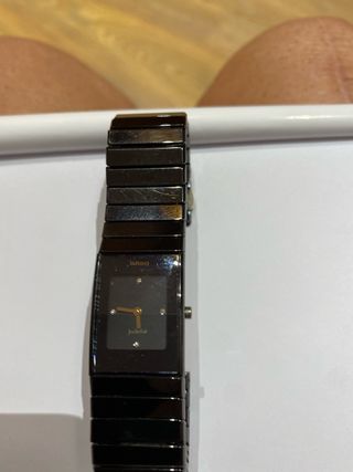 reloj de mujer marca RADO
de titanio
