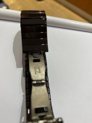 reloj de mujer marca RADO
de titanio