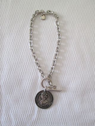 COLLAR PLATA CON MONEDA GRANDE ENVEJECIDA