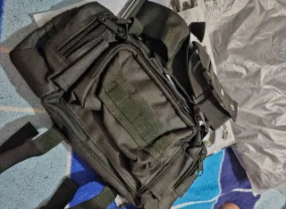 Bolsa táctica tipo riñonera o bandolera MOLLE