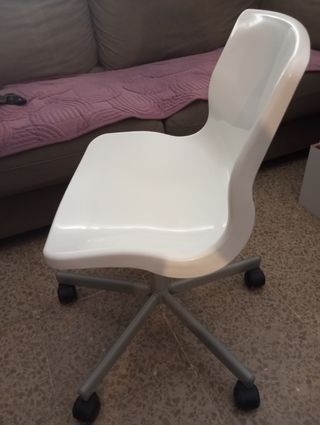 Silla de escritorio blanca