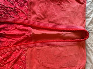 Traje de Judo Rojo y Cinturón Blanco
