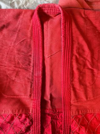 Traje de Judo Rojo y Cinturón Blanco