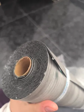 Rollos de vinilo adhesivo para paredes y suelos