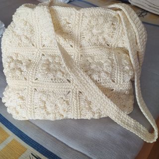 Bolso de ganchillo hecho a mano