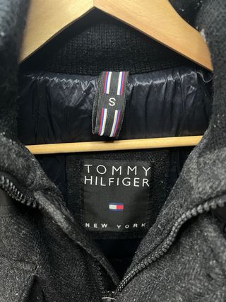 Chaqueta Tommy Hilfiger acolchada negra - Talla S