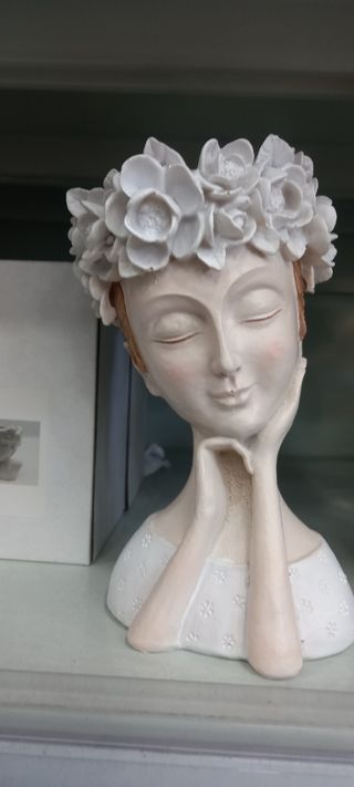 Vaso decorativo donna con fiori