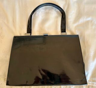 2 beautiful vintage handbags 