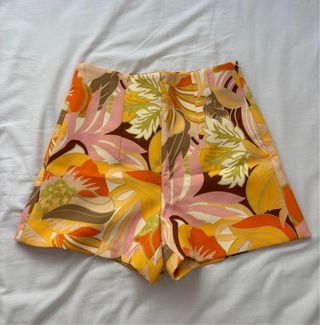 Shorts de tiro alto con estampado floral