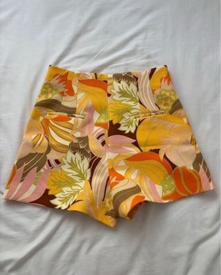 Shorts de tiro alto con estampado floral