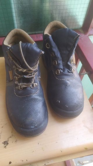Botas de seguridad  (Mon to fri)