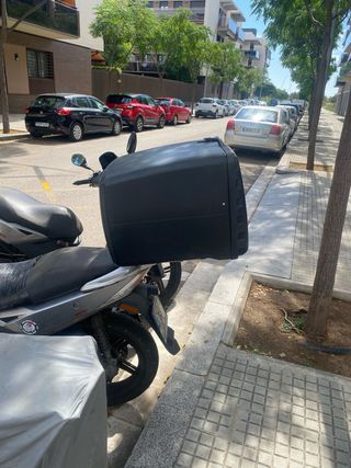 Baúl de reparto para moto