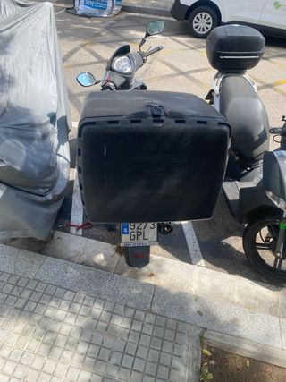 Baúl de reparto para moto