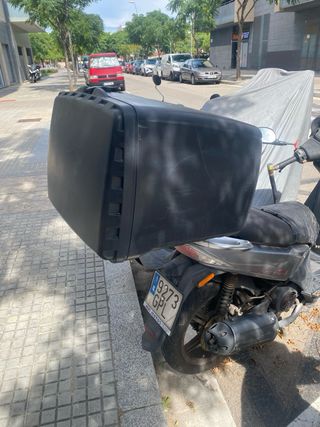 Baúl de reparto para moto