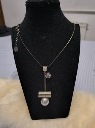 Collar plateado con colgante