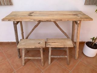 Mesa rústica de madera