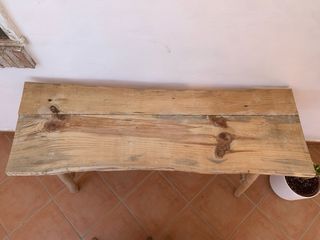 Mesa rústica de madera
