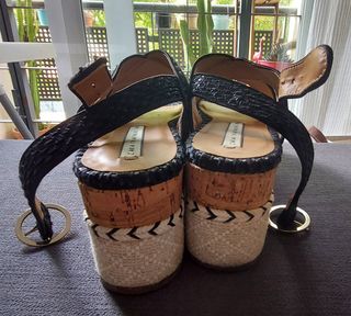 SANDALIA NEGRA ZARA PLATAFORMA