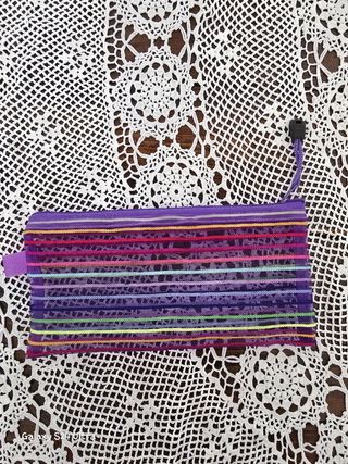 Astuccio colorato a righe
