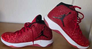 Zapatillas Jordan Rojas Talla 42