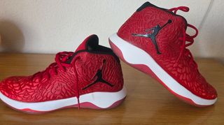 Zapatillas Jordan Rojas Talla 42