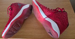 Zapatillas Jordan Rojas Talla 42