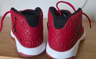 Zapatillas Jordan Rojas Talla 42