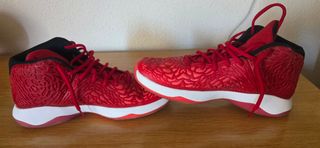 Zapatillas Jordan Rojas Talla 42