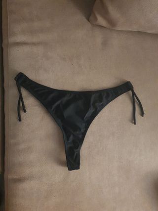 Bikini negro con tiras