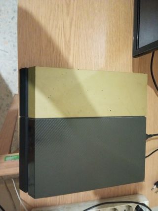 PS4 (PlayStation 4) Negra/Beige
(No tengo mando)