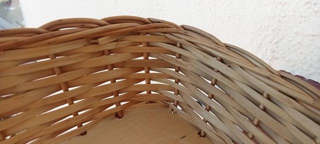 Cesta de mimbre con asas