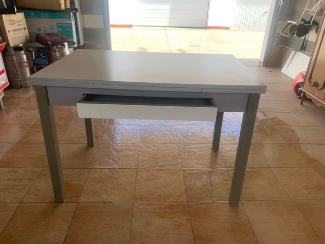 Mesa de cocina blanca metálica. Abierta 169 cms