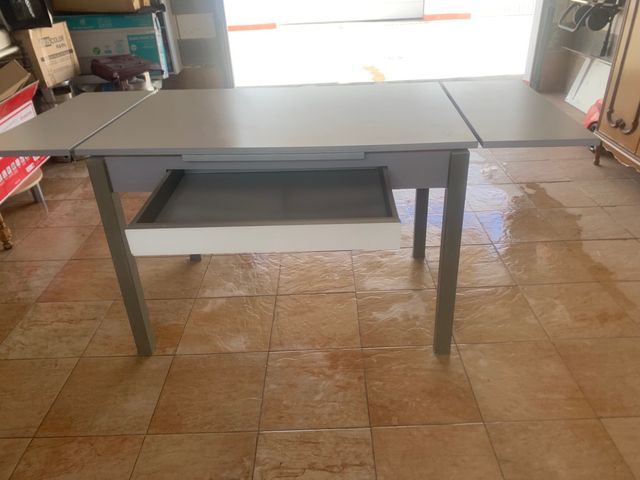 Mesa de cocina blanca metálica. Abierta 169 cms