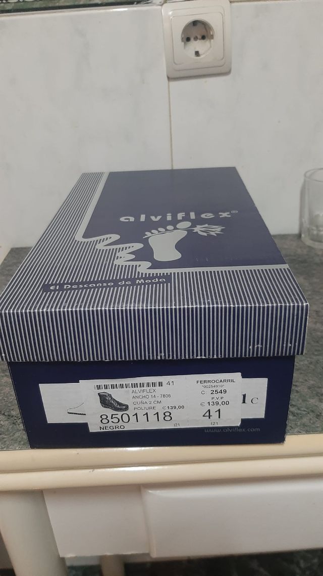 Botas de piel negras a estrenar para pies delicado