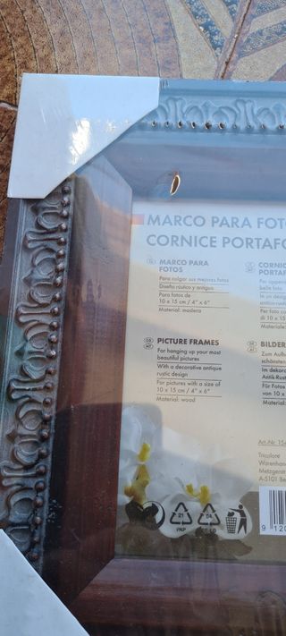 Cornici in legno marrone e oro