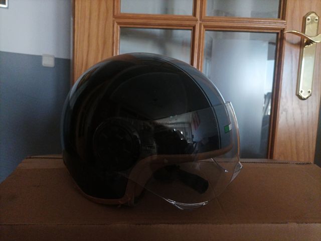 Casco de moto con visera
