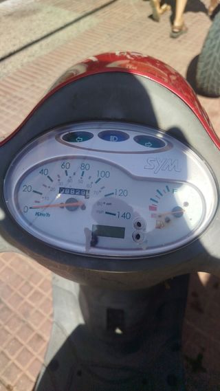 Moto Sym Fiddle II 125cc Roja