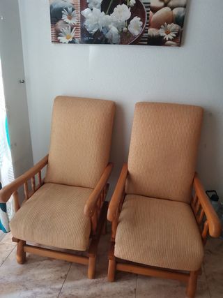 Mecedoras de madera cómodas.