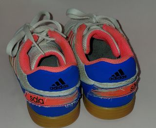 Zapatillas fútbol sala Adidas 31 y Converse 30