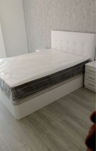Canapé blanco de plástico