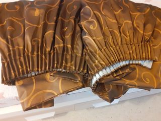 Cortinas marrones y doradas con diseño