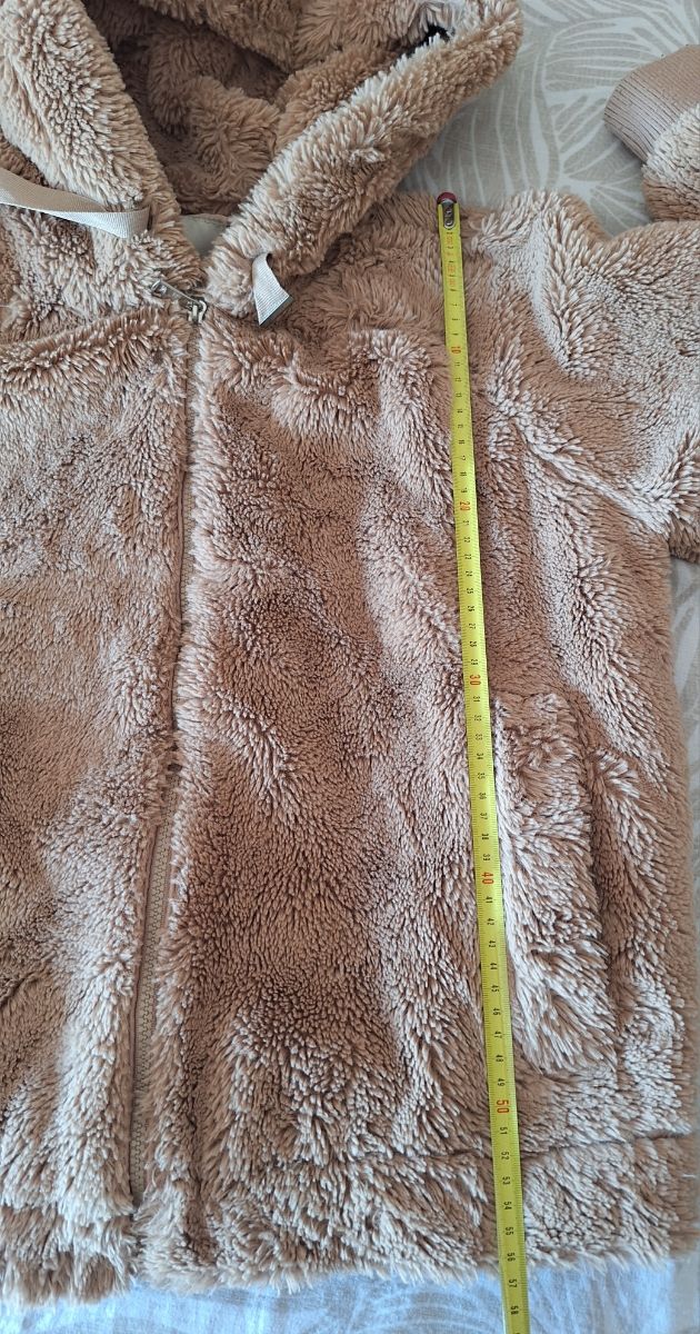 Chaqueta peluche beige con capucha