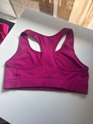 Top deportivo Nike rosa